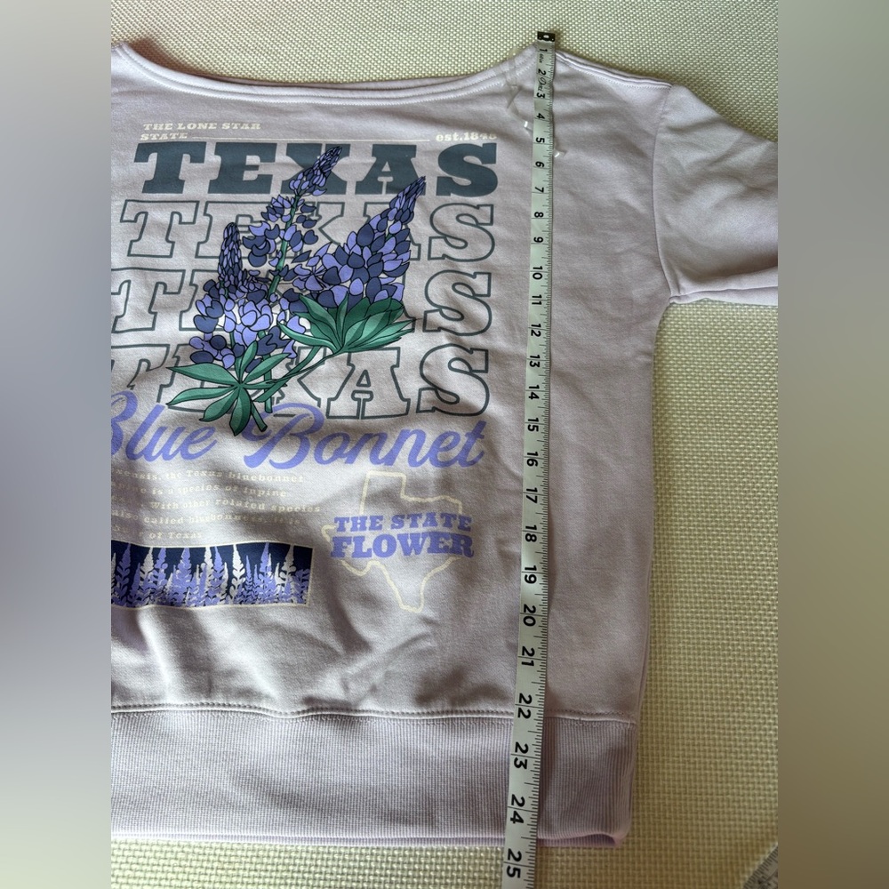 Mighty Fine Women's Small Boat Neck Pull Over Texas BlueBonnets Lilac NWT - Picture 4 of 10